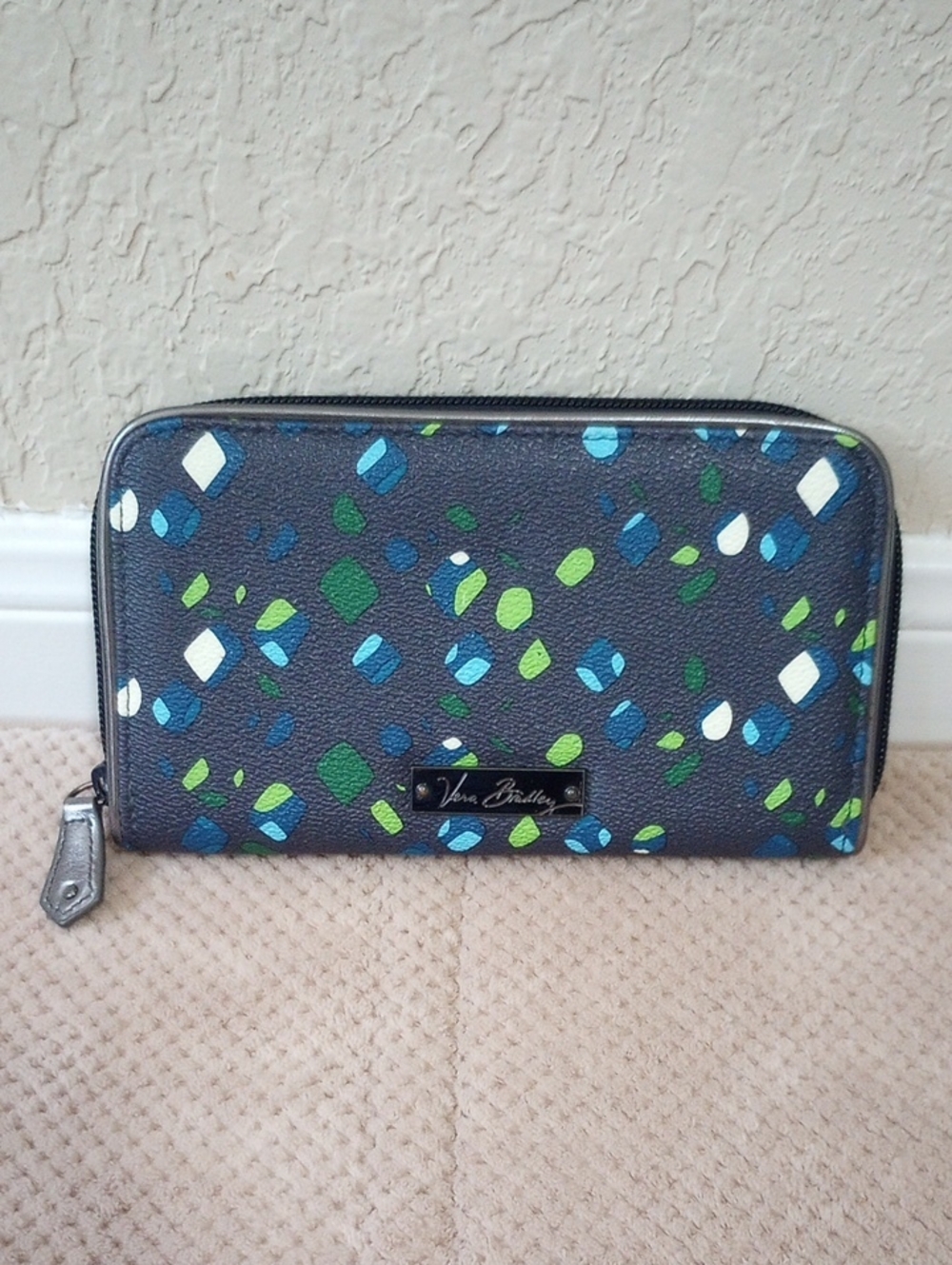 Vera Bradley Wallet & Two Scarf Bundle - Picture 2 of 8